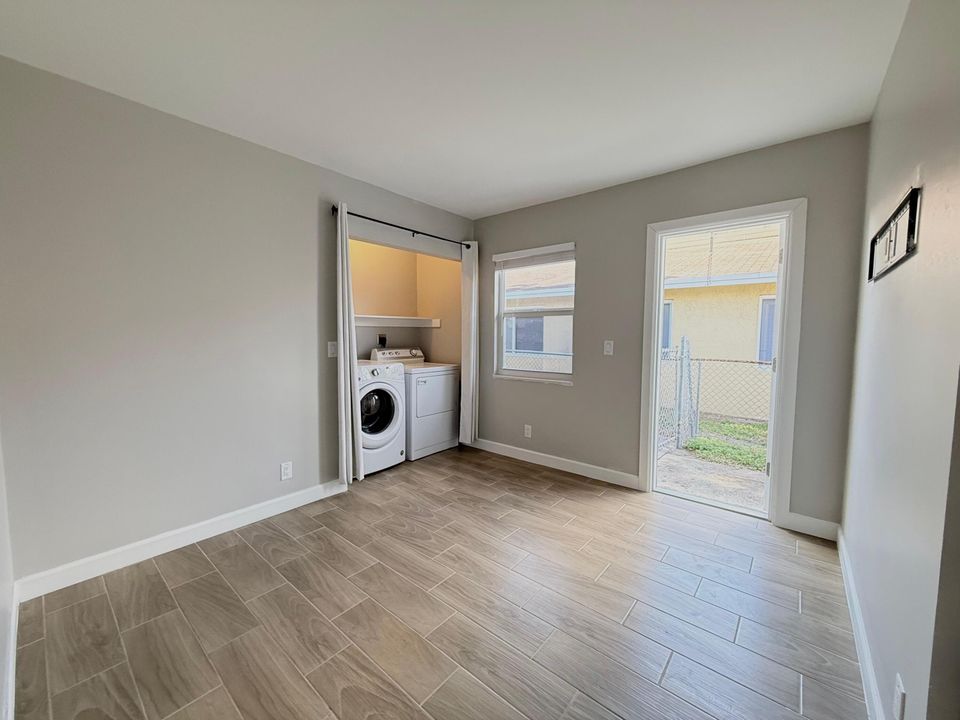 For Rent: $1,995 (3 beds, 1 baths, 900 Square Feet)