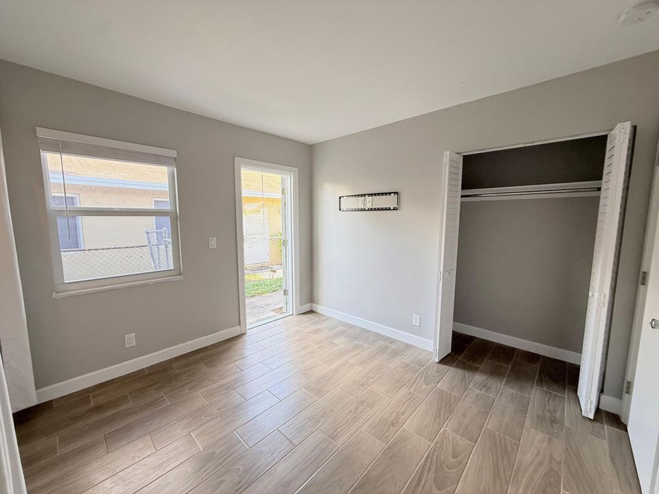 For Rent: $1,995 (3 beds, 1 baths, 900 Square Feet)