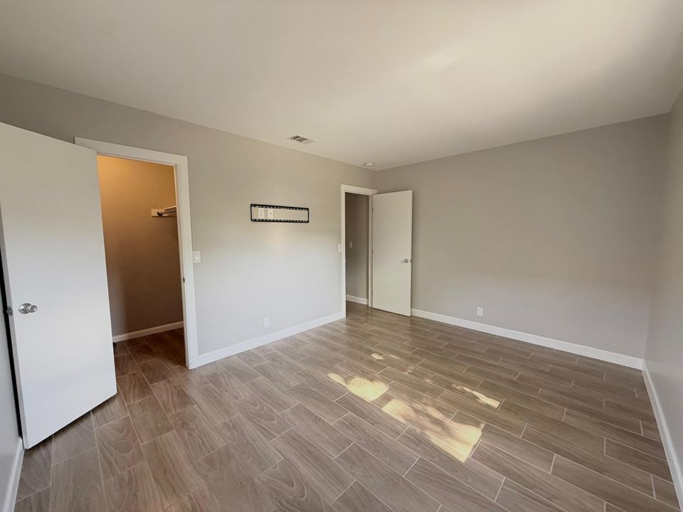 For Rent: $1,995 (3 beds, 1 baths, 900 Square Feet)