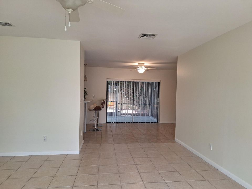 En Venta: $305,000 (3 camas, 2 baños, 1170 Pies cuadrados)