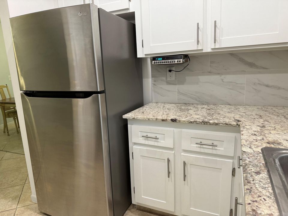 На продажу: $200,000 (2 спален, 2 ванн, 1186 Квадратных фут)