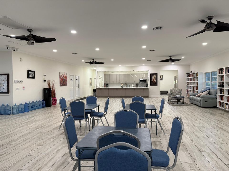 На продажу: $200,000 (2 спален, 2 ванн, 1186 Квадратных фут)