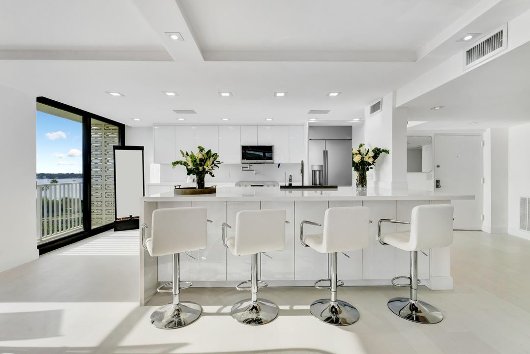 待售: $1,995,000 (2 贝兹, 2 浴室, 1740 平方英尺)