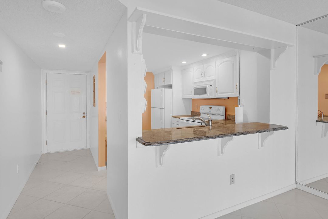 На продажу: $350,000 (2 спален, 2 ванн, 1053 Квадратных фут)