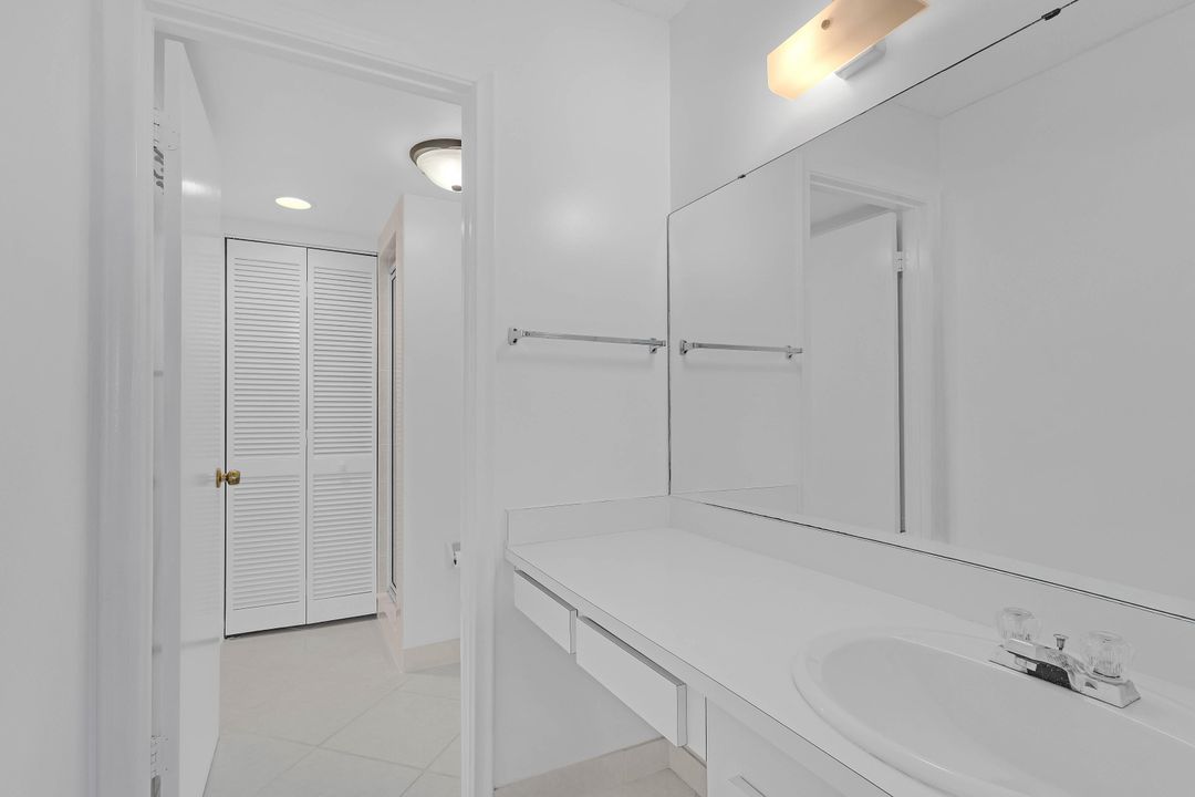 На продажу: $350,000 (2 спален, 2 ванн, 1053 Квадратных фут)