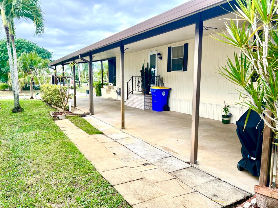 На продажу: $245,000 (2 спален, 2 ванн, 1152 Квадратных фут)