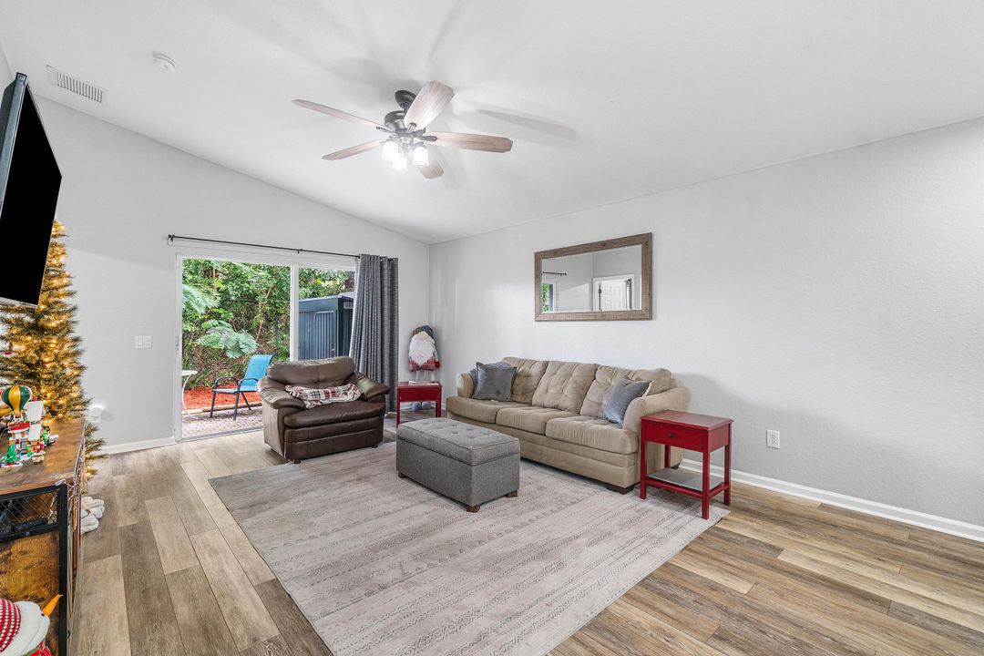 En Venta: $449,900 (3 camas, 2 baños, 1248 Pies cuadrados)