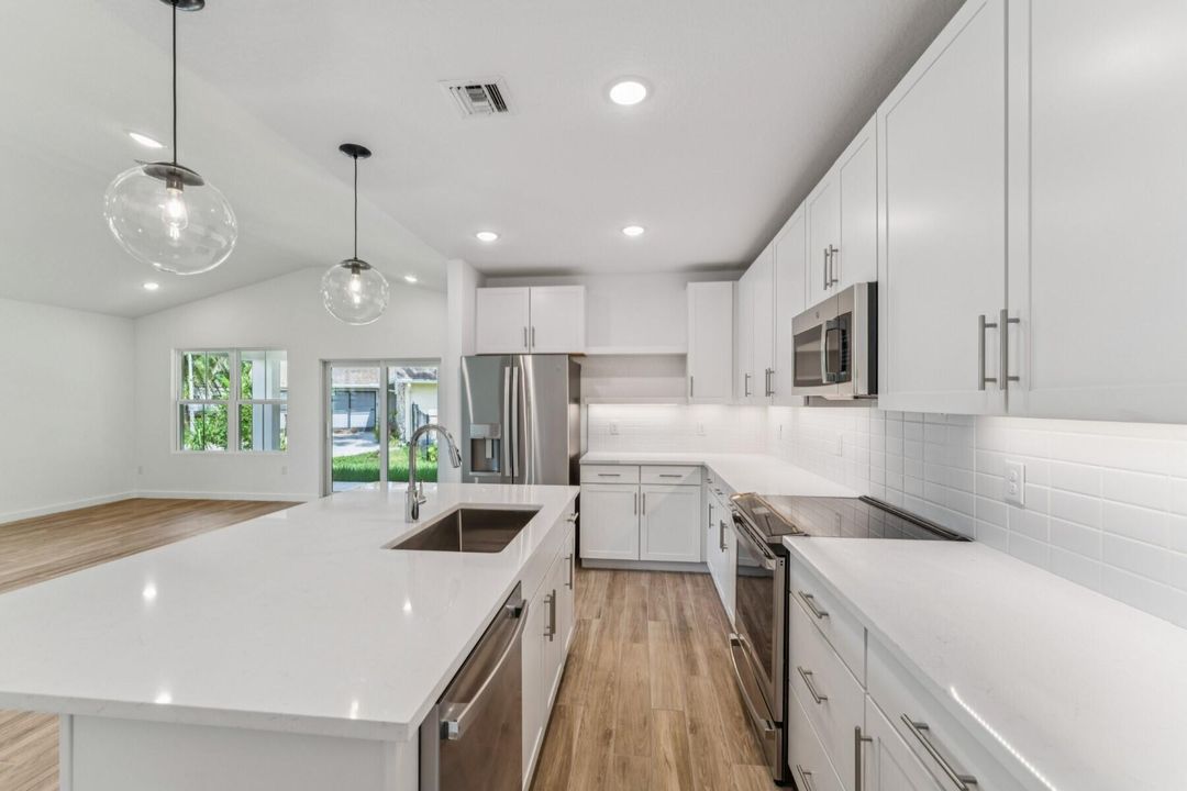 На продажу: $519,995 (4 спален, 3 ванн, 2094 Квадратных фут)