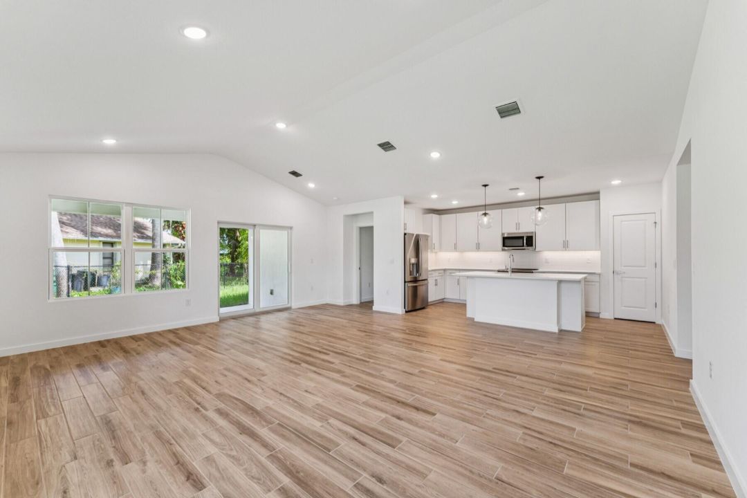 На продажу: $519,995 (4 спален, 3 ванн, 2094 Квадратных фут)