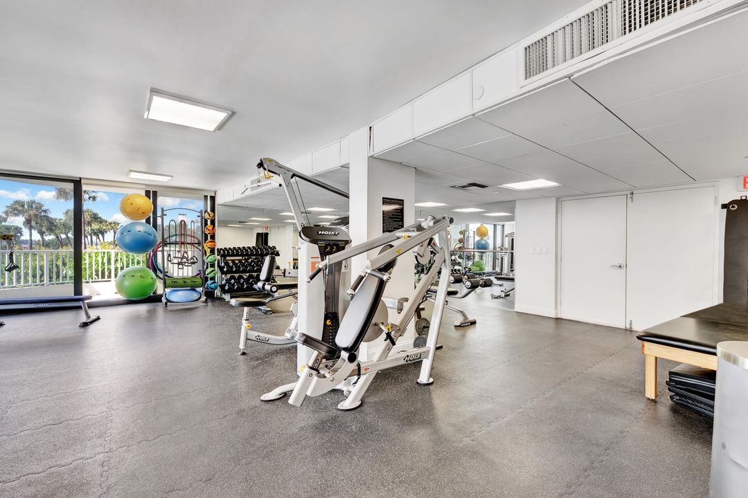 待售: $1,995,000 (2 贝兹, 2 浴室, 1740 平方英尺)