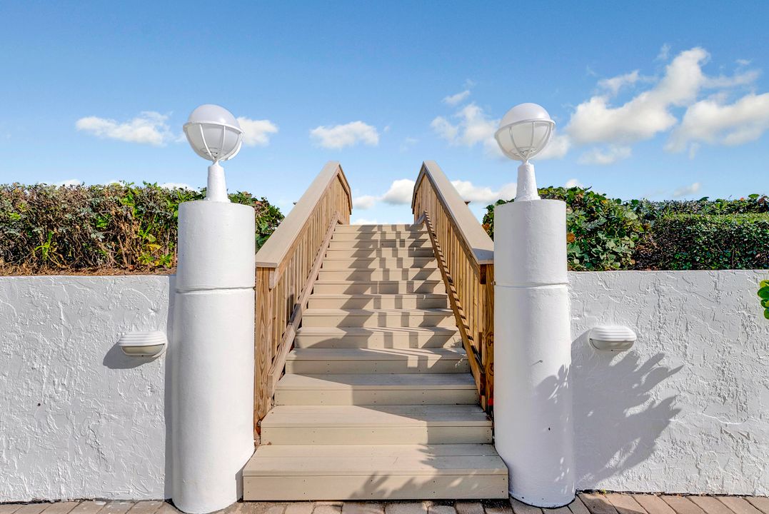 待售: $1,995,000 (2 贝兹, 2 浴室, 1740 平方英尺)