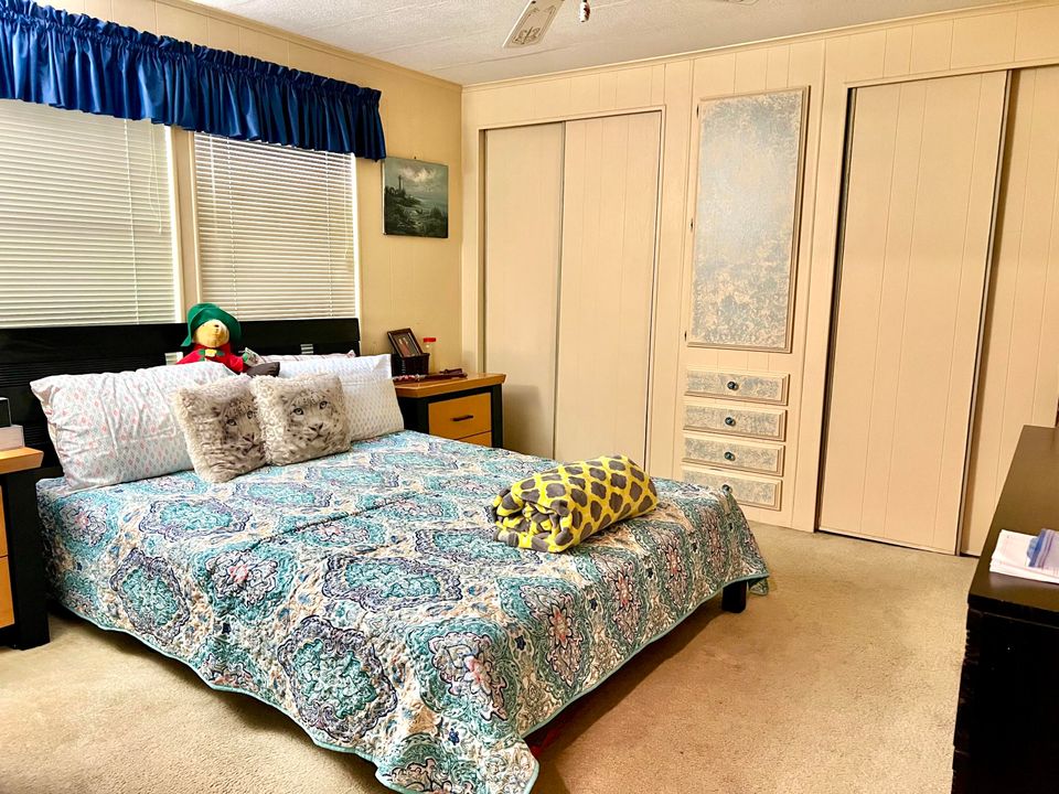 На продажу: $245,000 (2 спален, 2 ванн, 1152 Квадратных фут)