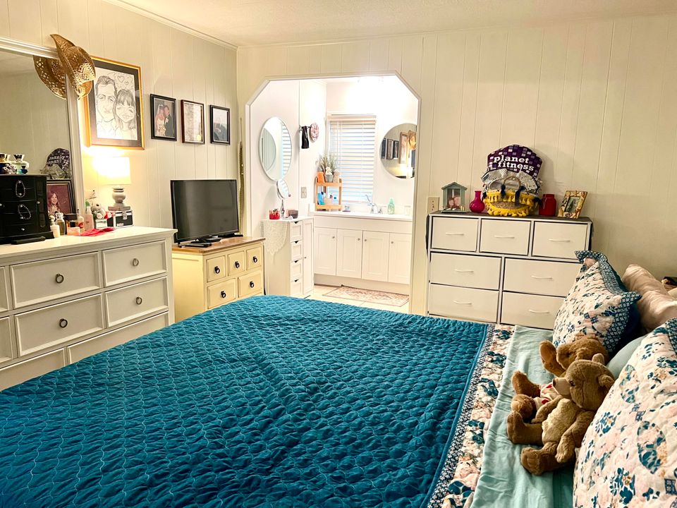 На продажу: $245,000 (2 спален, 2 ванн, 1152 Квадратных фут)