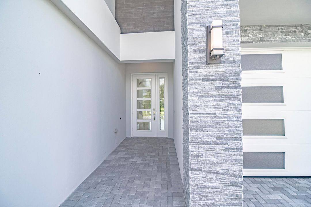 For Sale: $1,825,000 (5 beds, 7 baths, 4605 Square Feet)