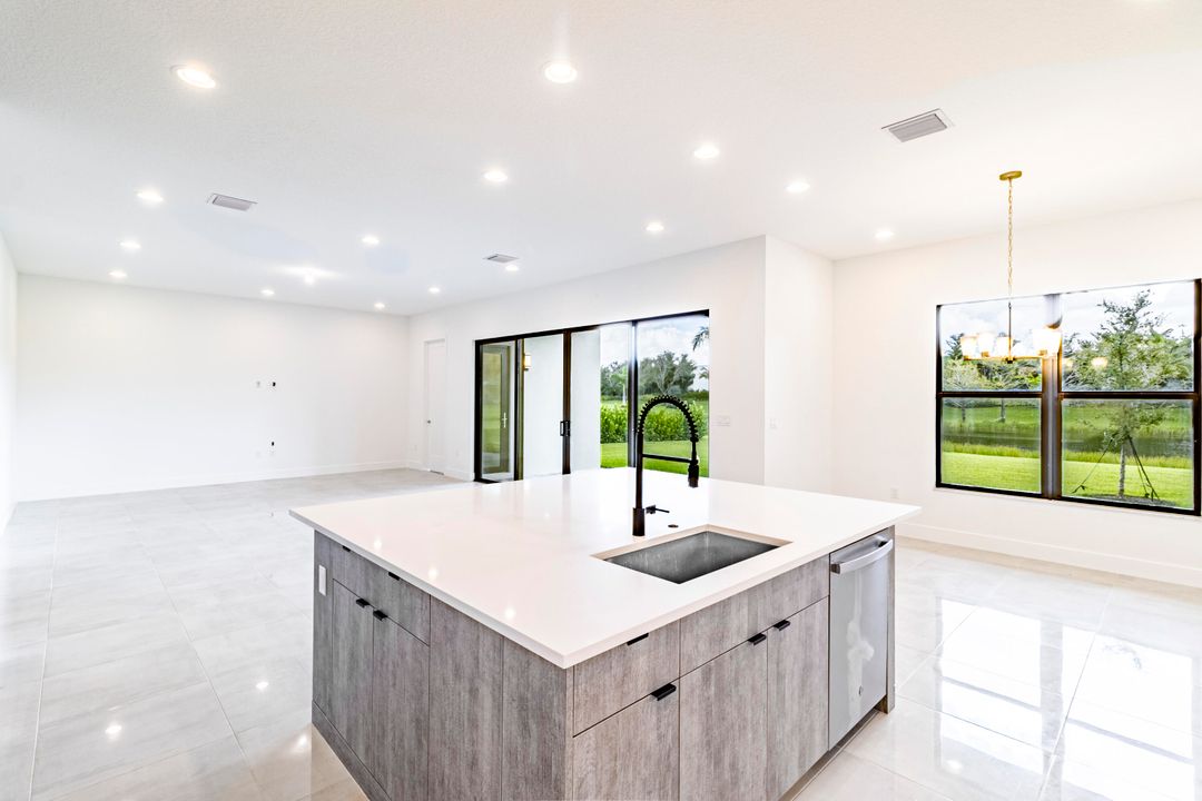 For Sale: $1,825,000 (5 beds, 7 baths, 4605 Square Feet)