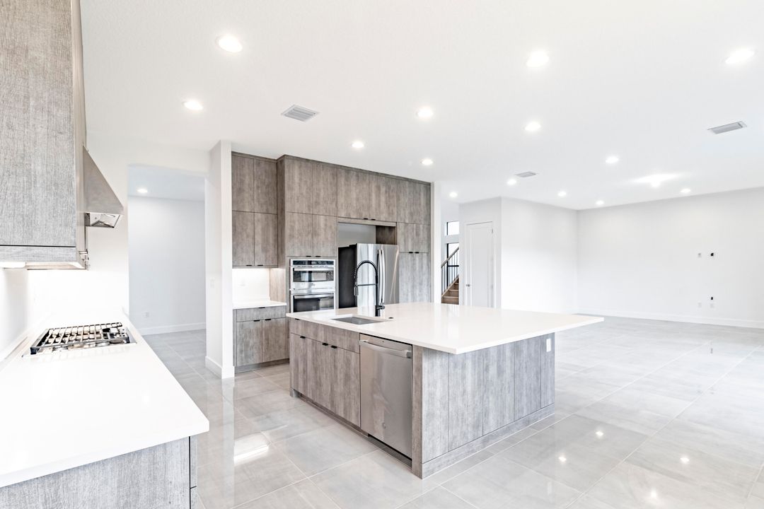 For Sale: $1,825,000 (5 beds, 7 baths, 4605 Square Feet)