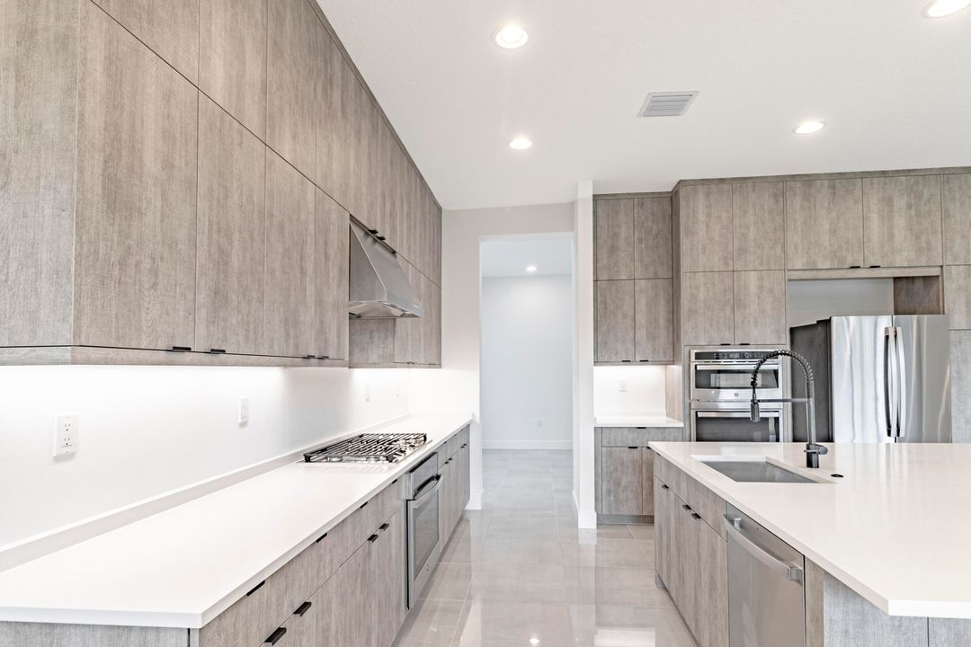 For Sale: $1,825,000 (5 beds, 7 baths, 4605 Square Feet)