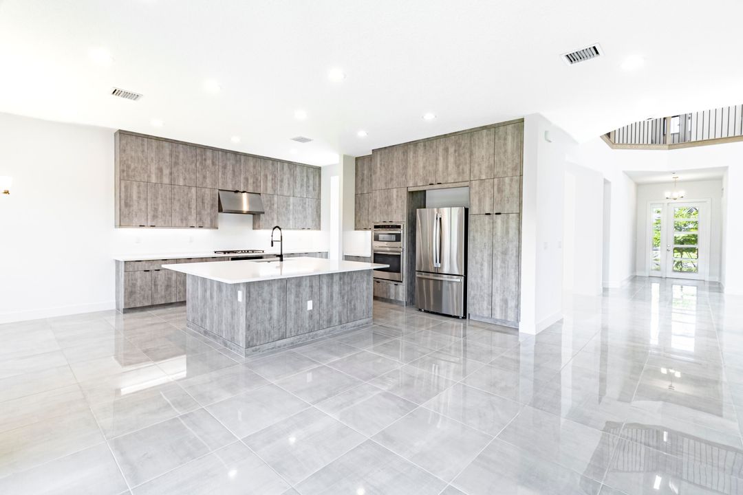 For Sale: $1,825,000 (5 beds, 7 baths, 4605 Square Feet)