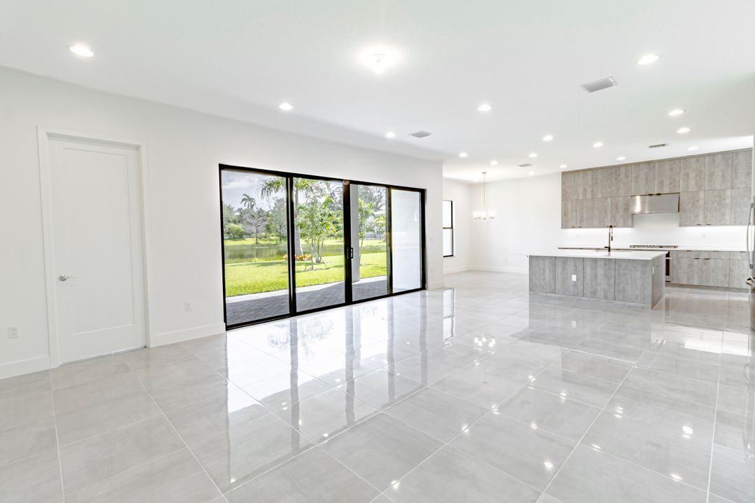 For Sale: $1,825,000 (5 beds, 7 baths, 4605 Square Feet)