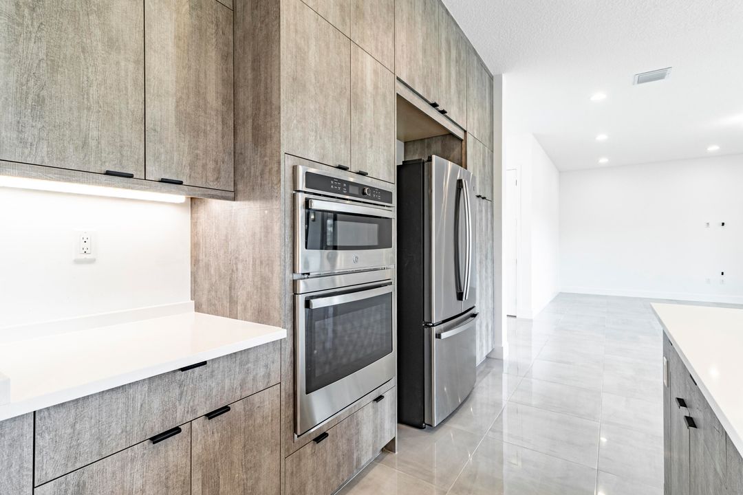 For Sale: $1,825,000 (5 beds, 7 baths, 4605 Square Feet)