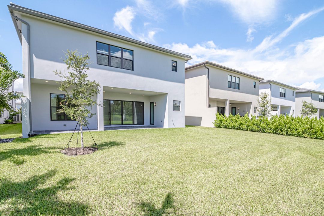 For Sale: $1,825,000 (5 beds, 7 baths, 4605 Square Feet)