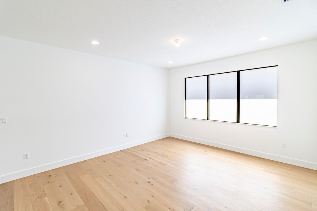 For Sale: $1,825,000 (5 beds, 7 baths, 4605 Square Feet)