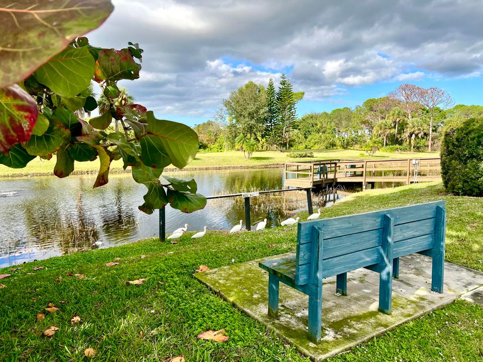 На продажу: $245,000 (2 спален, 2 ванн, 1152 Квадратных фут)