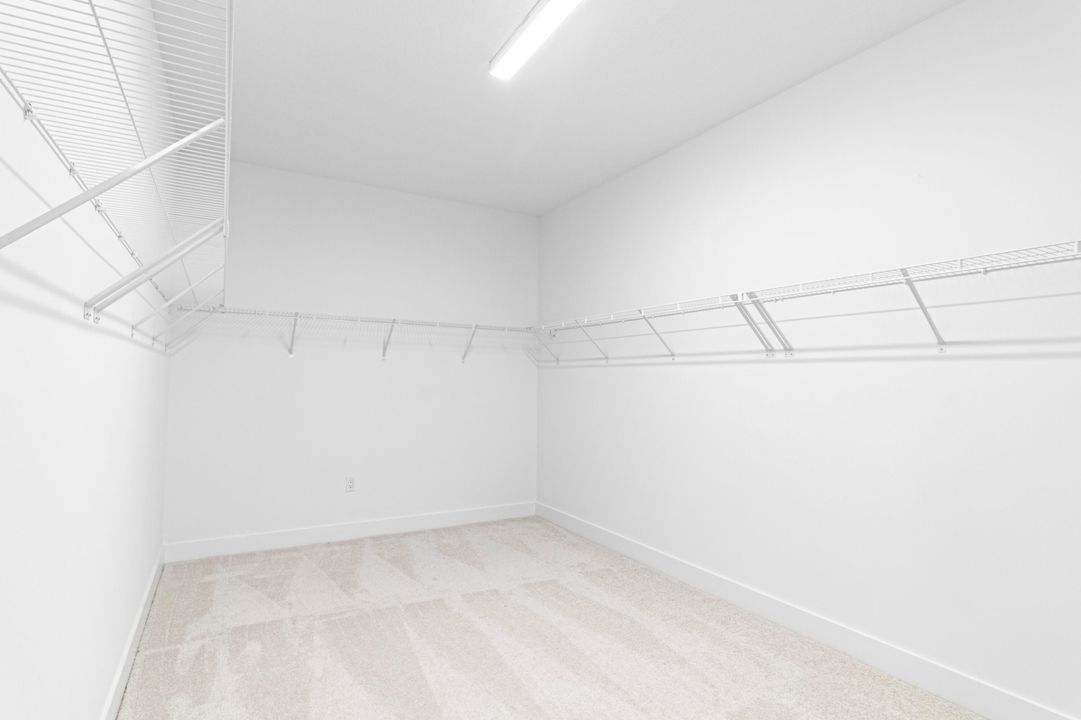 For Sale: $1,825,000 (5 beds, 7 baths, 4605 Square Feet)