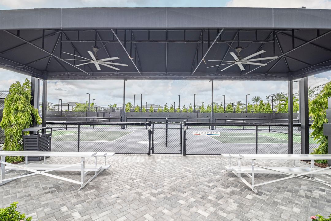 For Sale: $1,825,000 (5 beds, 7 baths, 4605 Square Feet)