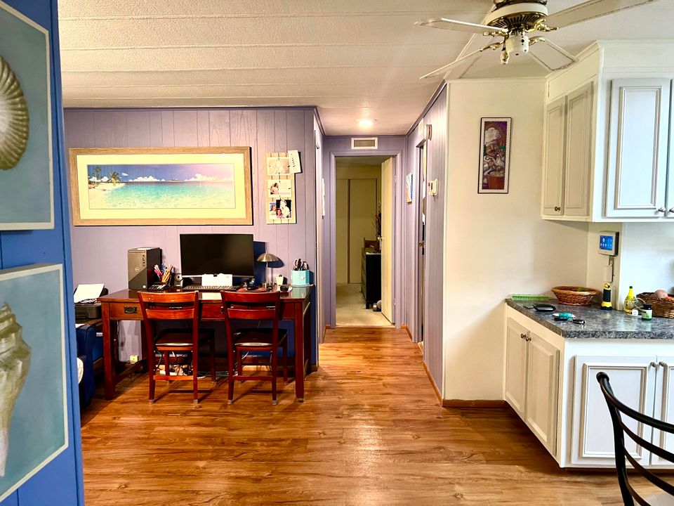 На продажу: $245,000 (2 спален, 2 ванн, 1152 Квадратных фут)