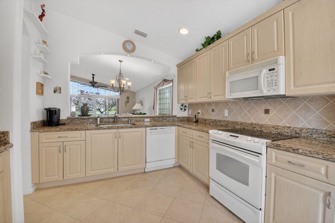 На продажу: $486,000 (3 спален, 2 ванн, 1670 Квадратных фут)