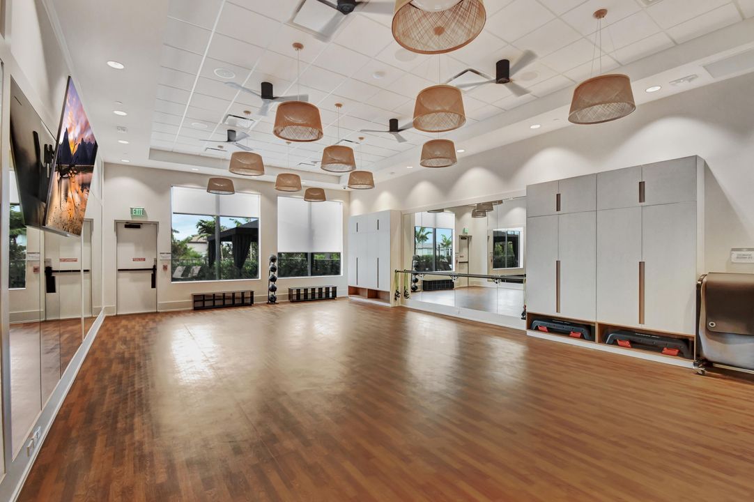 For Sale: $1,825,000 (5 beds, 7 baths, 4605 Square Feet)