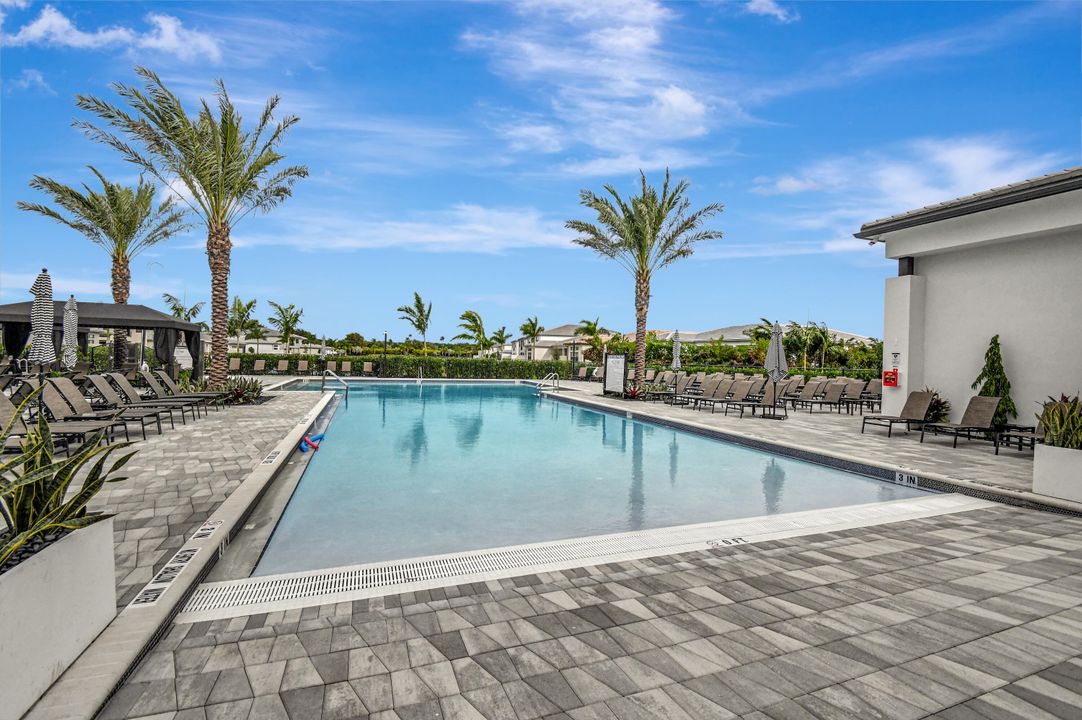 For Sale: $1,825,000 (5 beds, 7 baths, 4605 Square Feet)