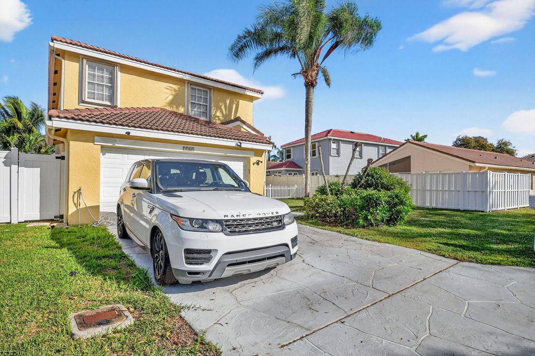 На продажу: $675,000 (4 спален, 2 ванн, 2317 Квадратных фут)