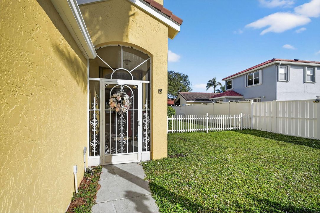 На продажу: $675,000 (4 спален, 2 ванн, 2317 Квадратных фут)