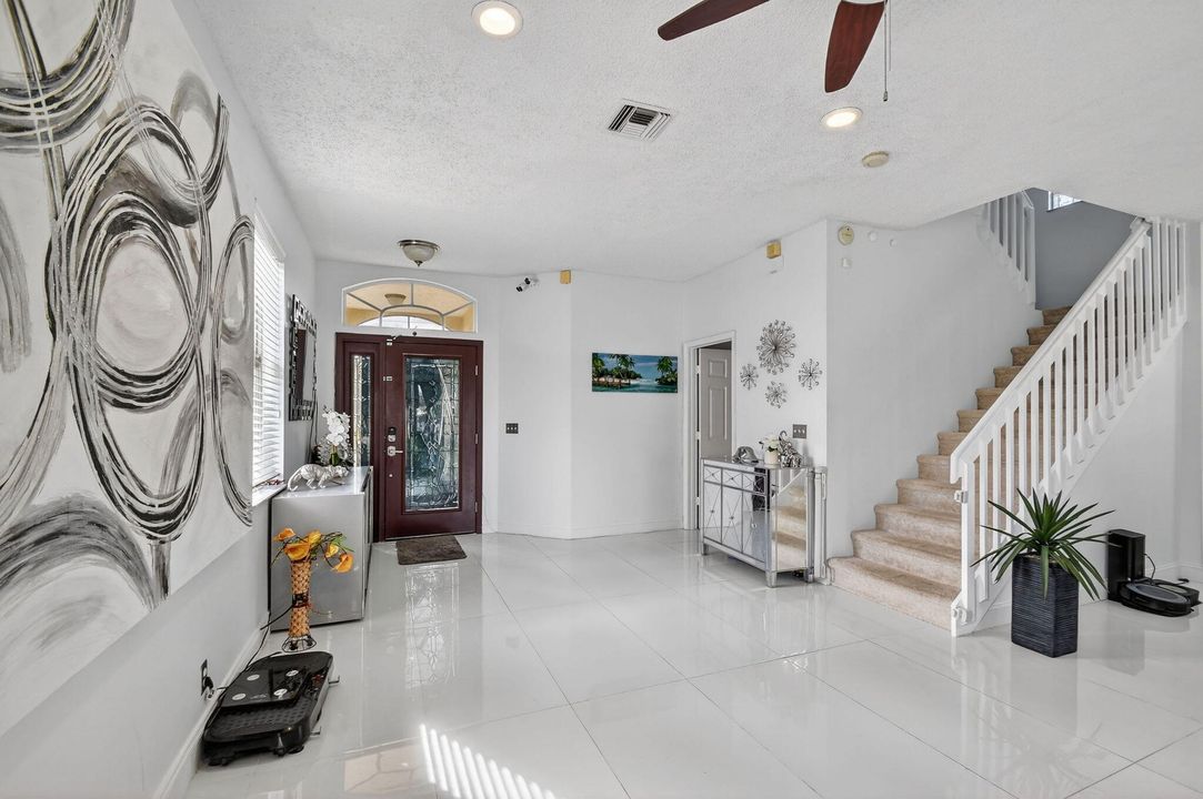 На продажу: $675,000 (4 спален, 2 ванн, 2317 Квадратных фут)