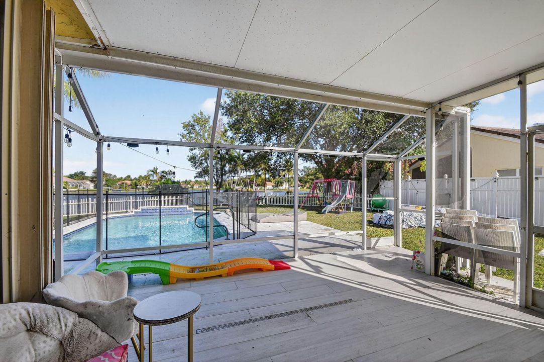 На продажу: $675,000 (4 спален, 2 ванн, 2317 Квадратных фут)