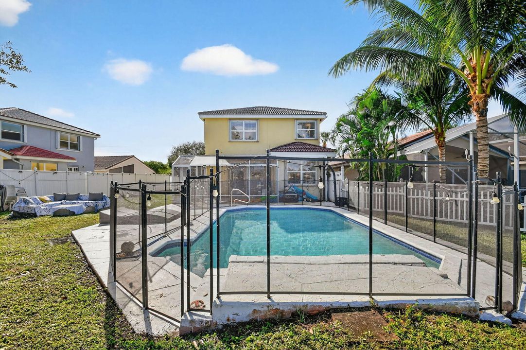 На продажу: $675,000 (4 спален, 2 ванн, 2317 Квадратных фут)