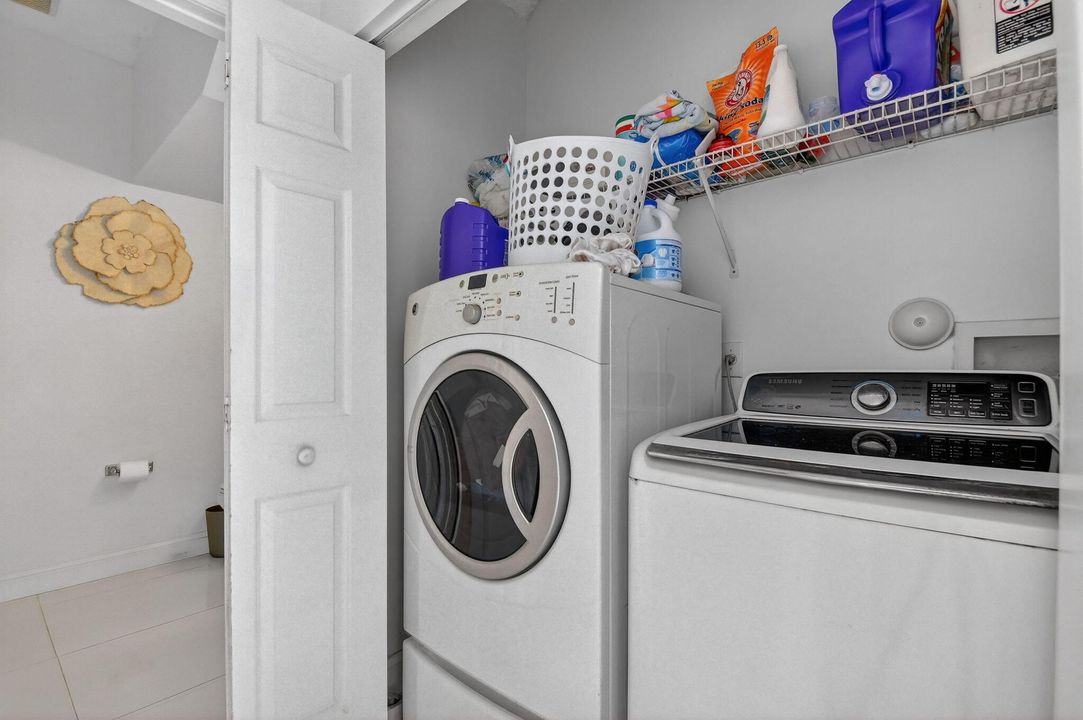 На продажу: $675,000 (4 спален, 2 ванн, 2317 Квадратных фут)