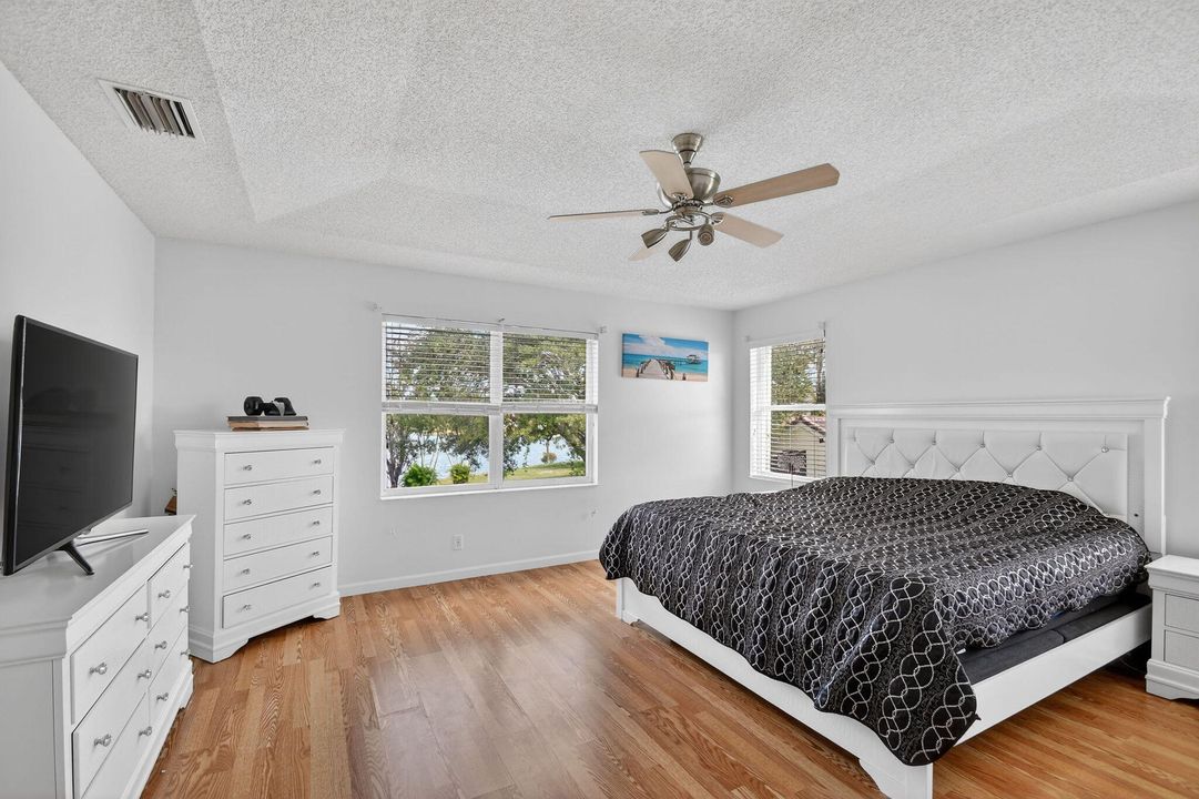 На продажу: $675,000 (4 спален, 2 ванн, 2317 Квадратных фут)