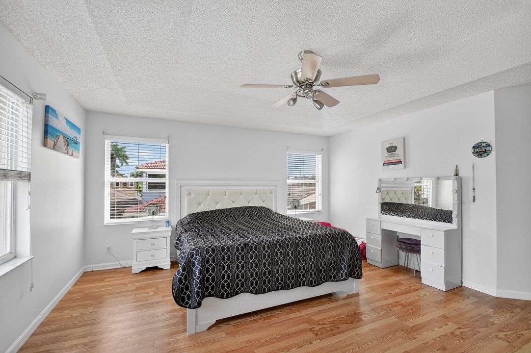 На продажу: $675,000 (4 спален, 2 ванн, 2317 Квадратных фут)