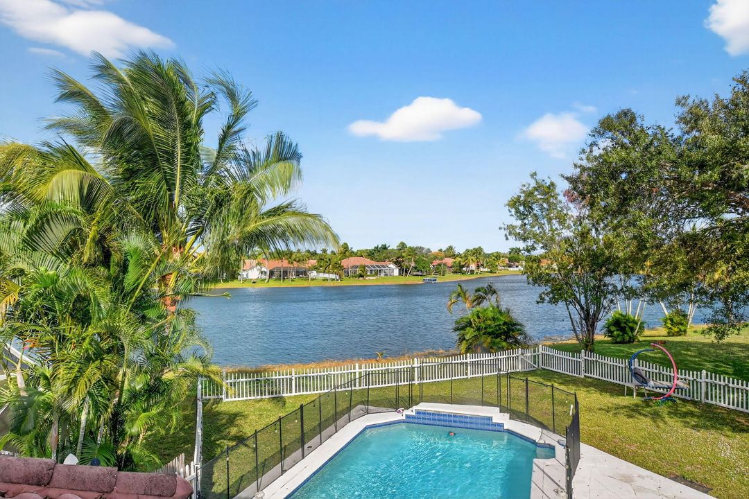 На продажу: $675,000 (4 спален, 2 ванн, 2317 Квадратных фут)