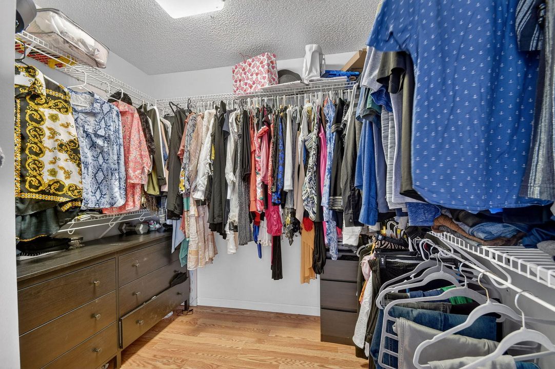 На продажу: $675,000 (4 спален, 2 ванн, 2317 Квадратных фут)