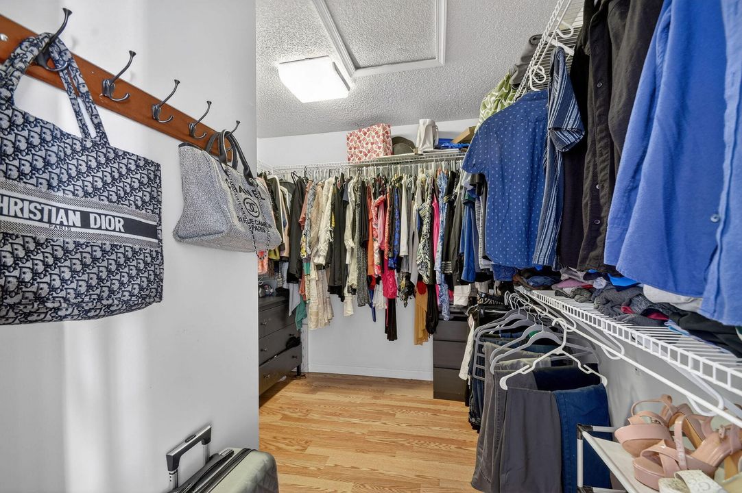 На продажу: $675,000 (4 спален, 2 ванн, 2317 Квадратных фут)