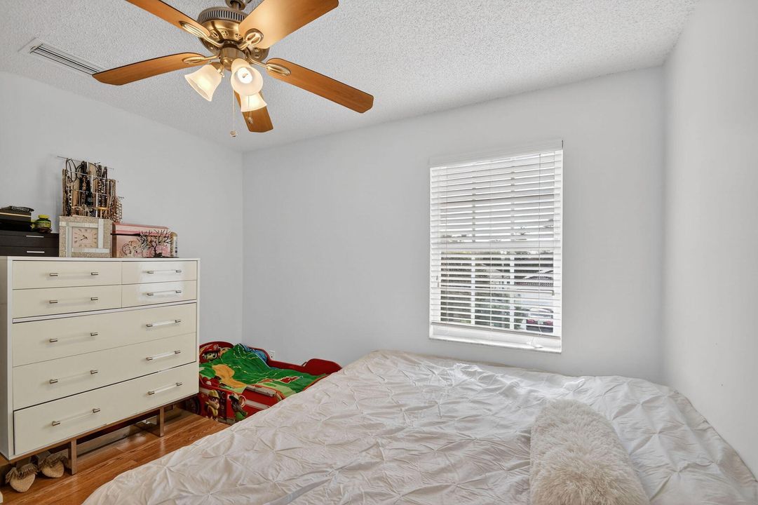 На продажу: $675,000 (4 спален, 2 ванн, 2317 Квадратных фут)