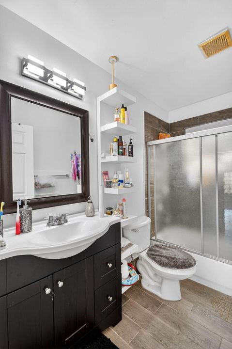 На продажу: $675,000 (4 спален, 2 ванн, 2317 Квадратных фут)