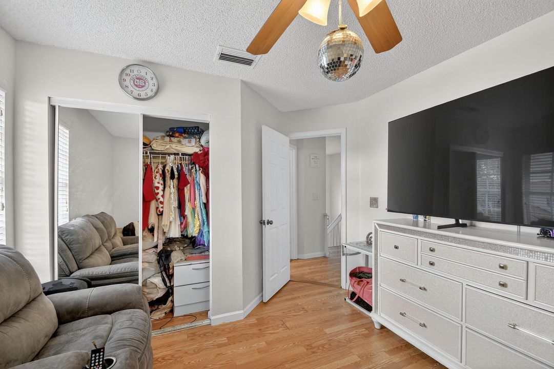 На продажу: $675,000 (4 спален, 2 ванн, 2317 Квадратных фут)