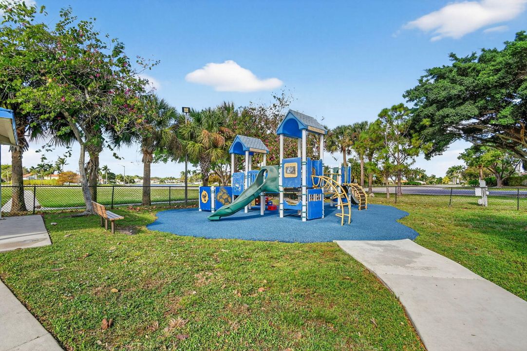 На продажу: $675,000 (4 спален, 2 ванн, 2317 Квадратных фут)