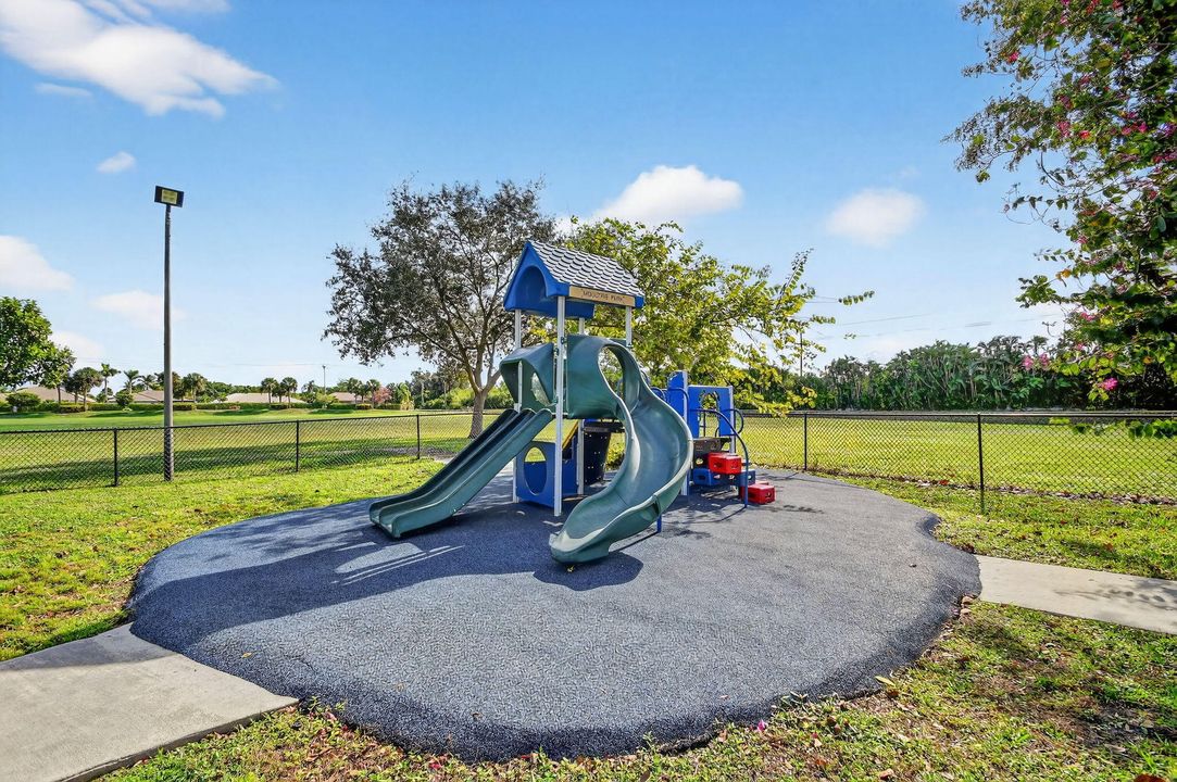 На продажу: $675,000 (4 спален, 2 ванн, 2317 Квадратных фут)