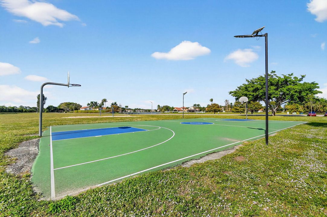 На продажу: $675,000 (4 спален, 2 ванн, 2317 Квадратных фут)